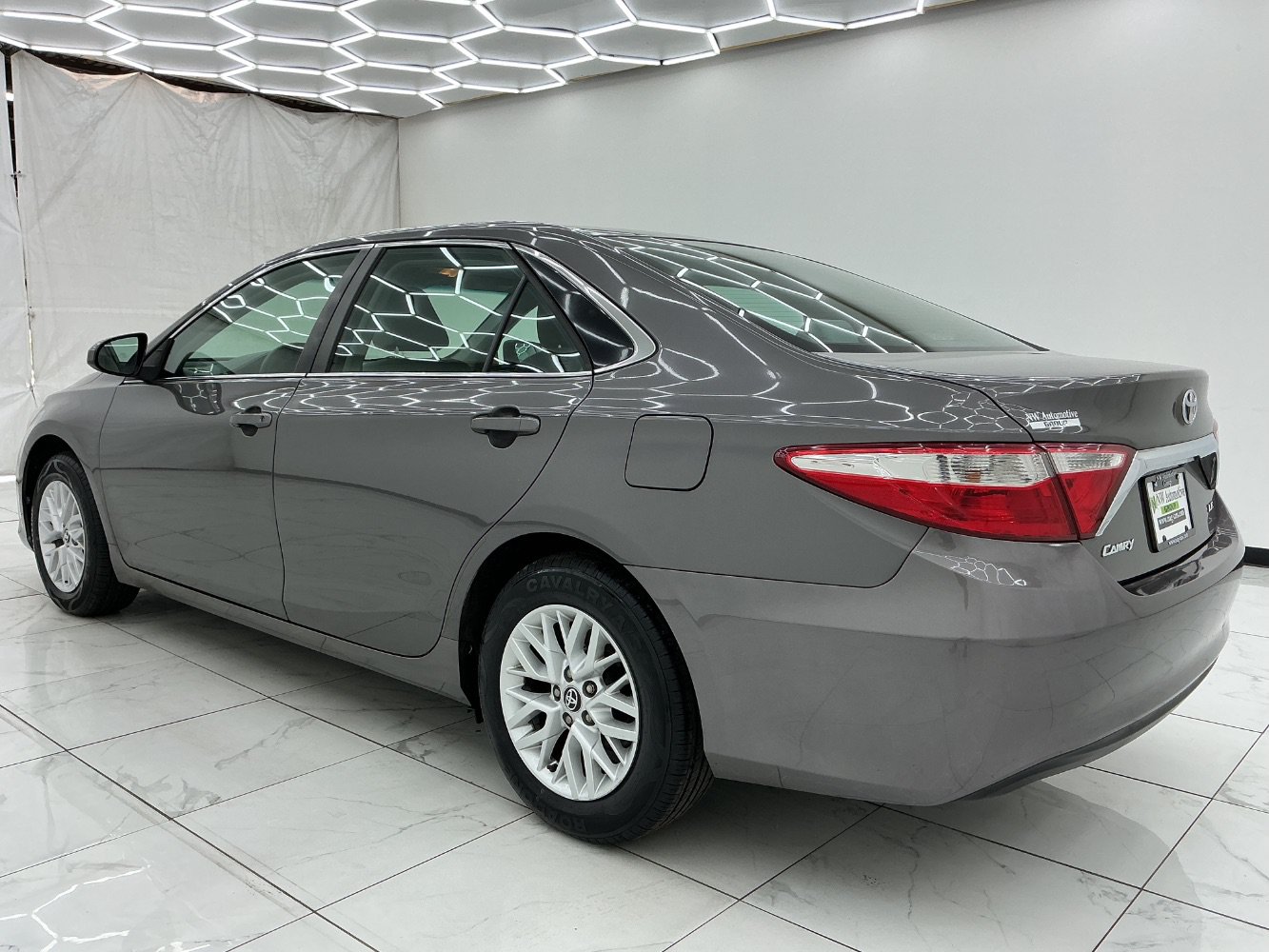 Used 2016 Toyota Camry LE FWD image 12
