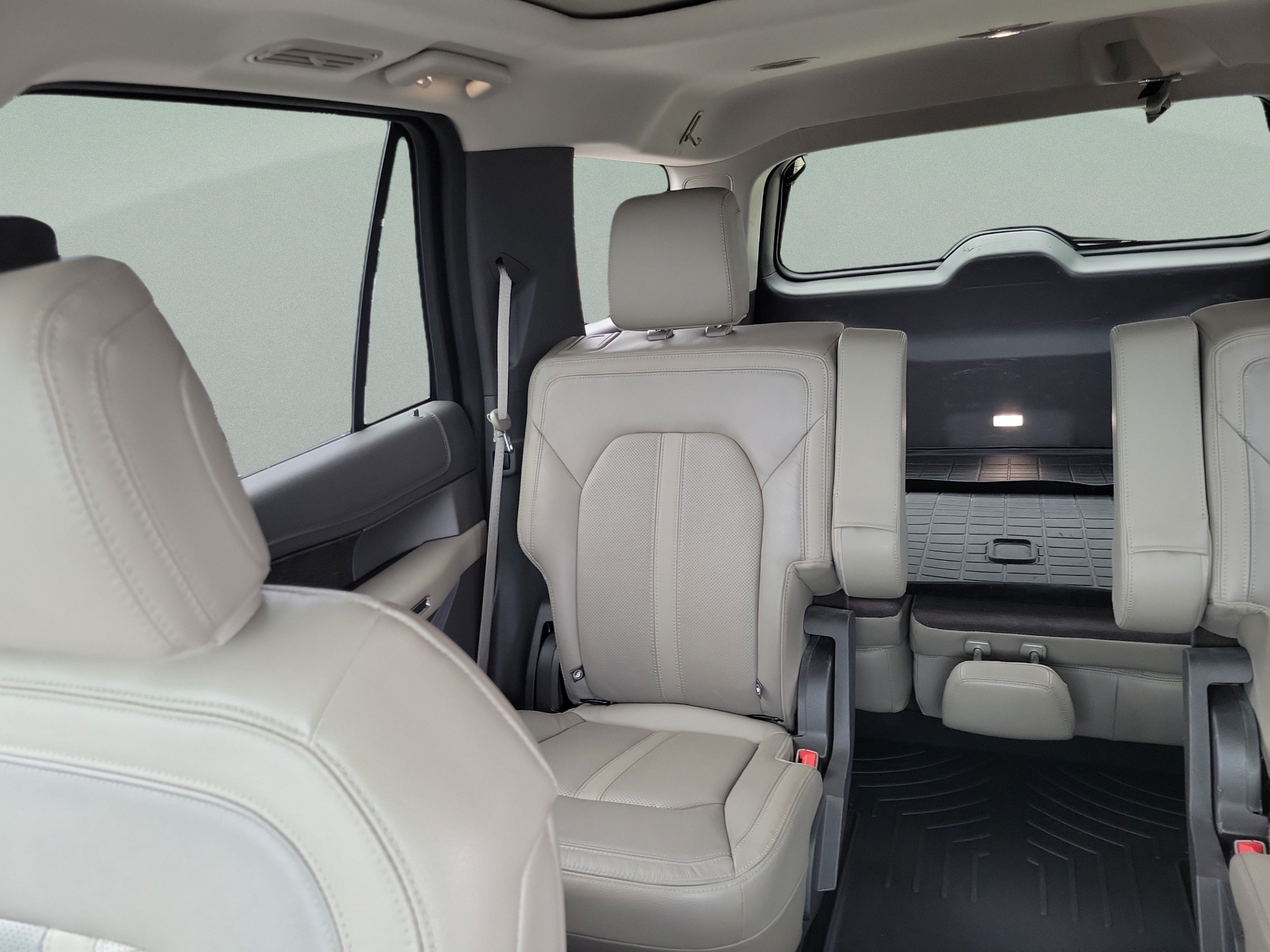 Used 2018 Ford Expedition Limited w/ Equipment Group 302A RWD image 8