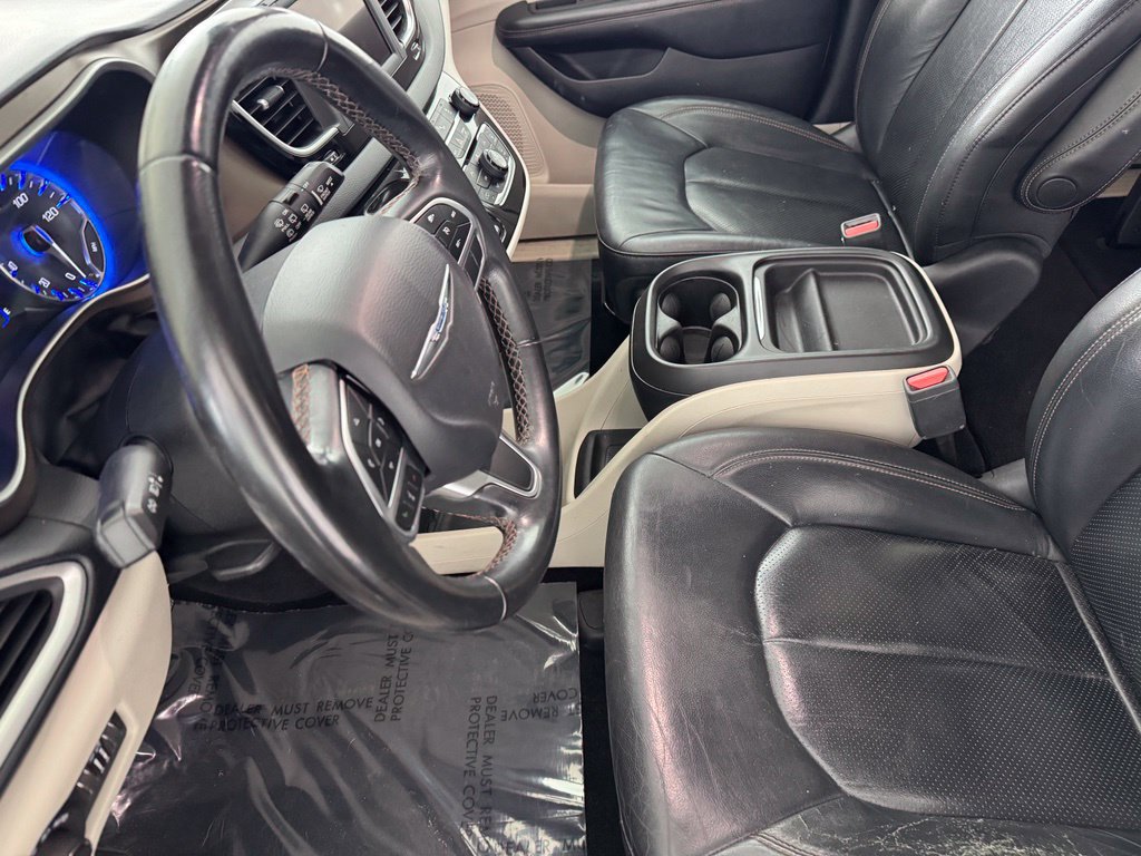 Used 2018 Chrysler Pacifica Touring-L FWD image 21