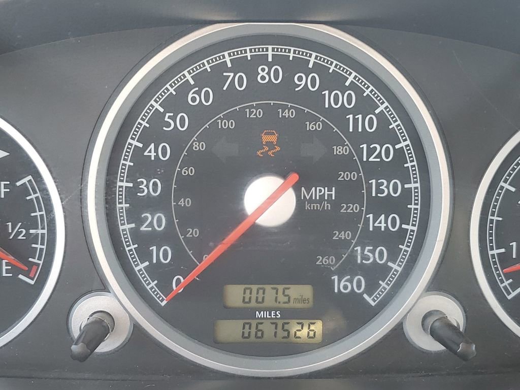 Used 2005 Chrysler Crossfire Limited image 13