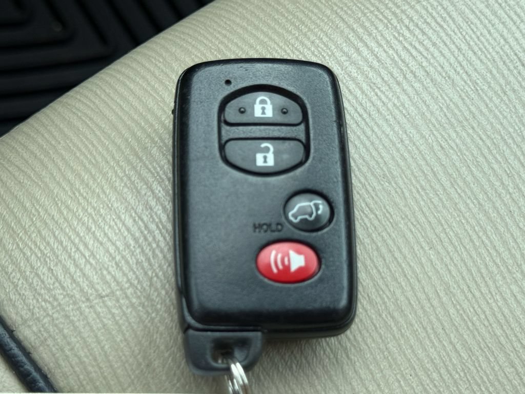Used 2012 Toyota Venza XLE w/ XLE Premium Pkg AWD/4WD image 31