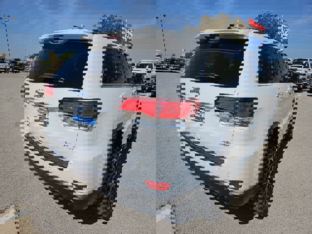 Used 2022 Jeep Grand Cherokee Laredo E image 7