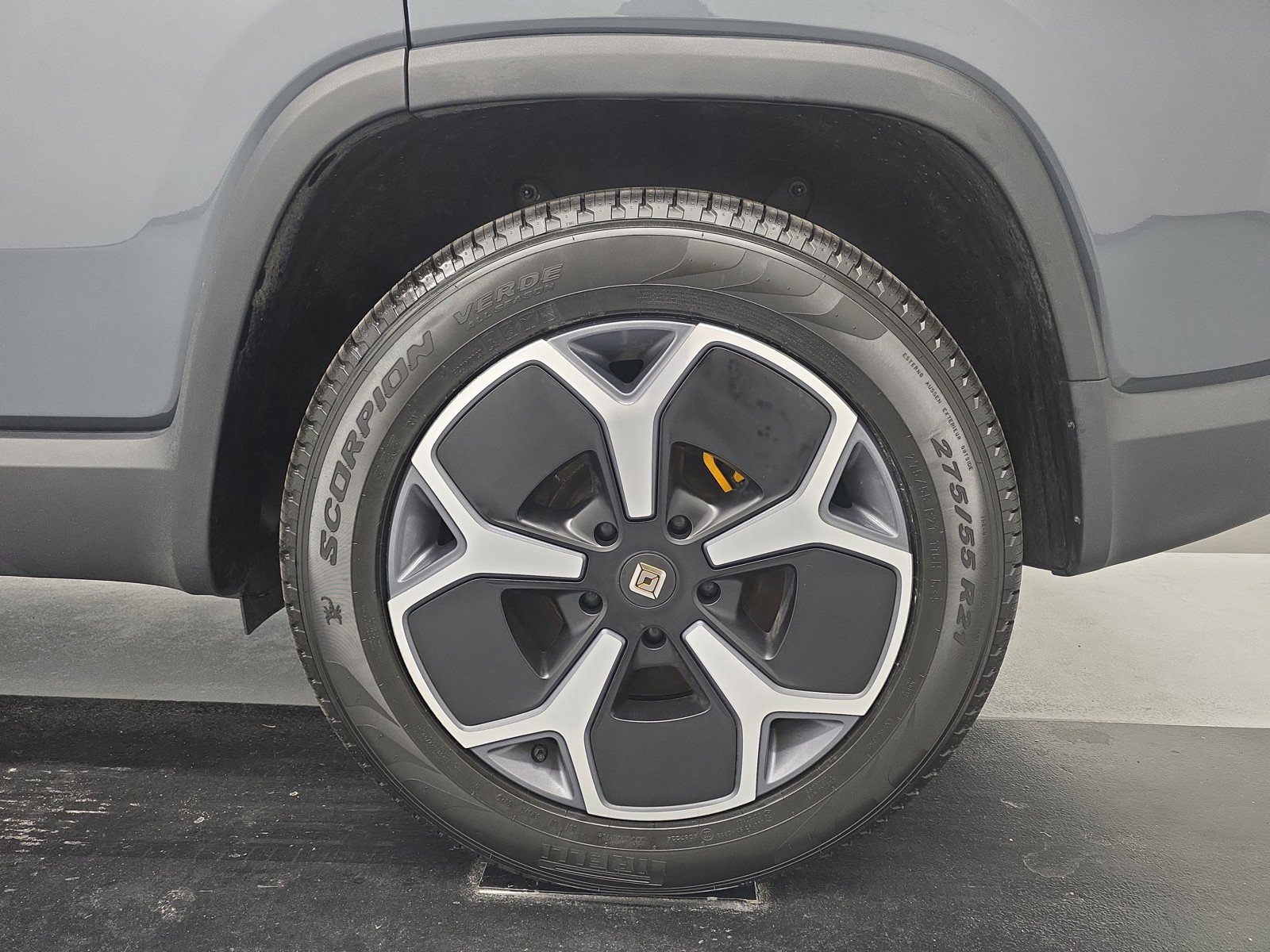 Used 2024 Rivian R1S Adventure AWD/4WD image 10