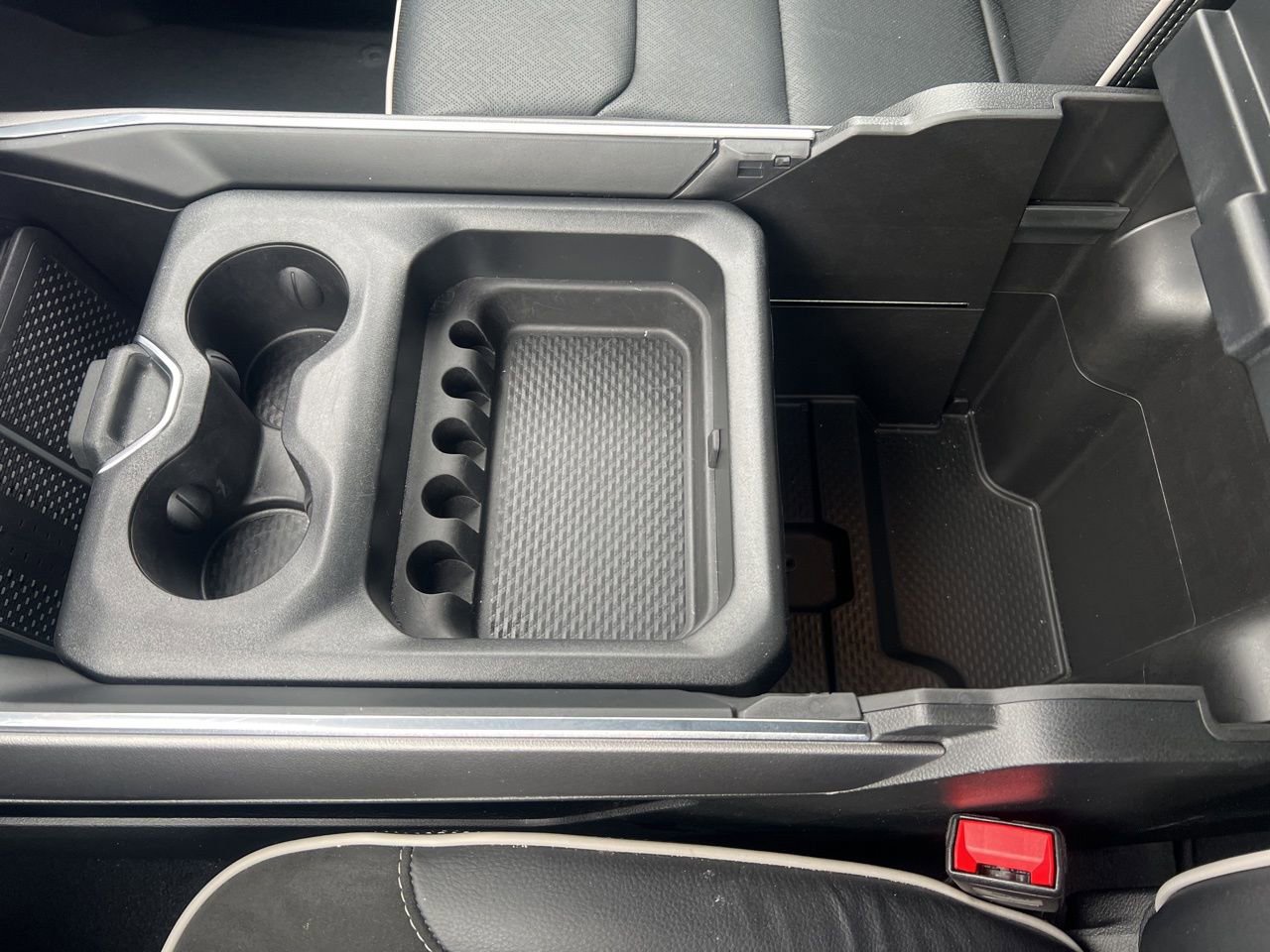 Used 2025 RAM 1500 Laramie w/ Sport Appearance Package image 33