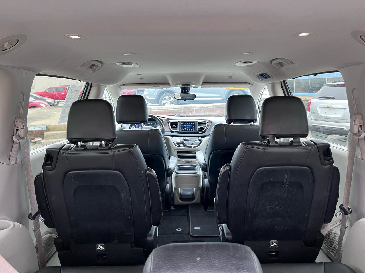 Used 2018 Chrysler Pacifica Touring-L image 13
