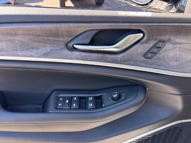 New 2027 Jeep Grand Cherokee Limited AWD/4WD image 16