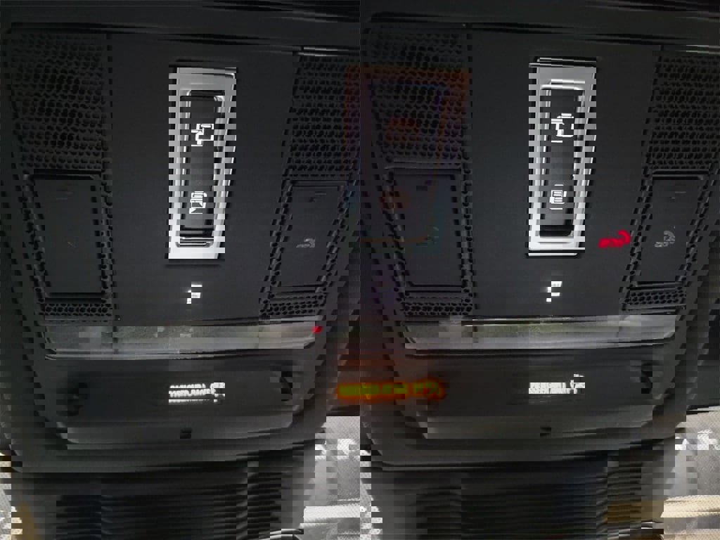 New 2024 Land Rover Discovery Sport Dynamic SE image 21