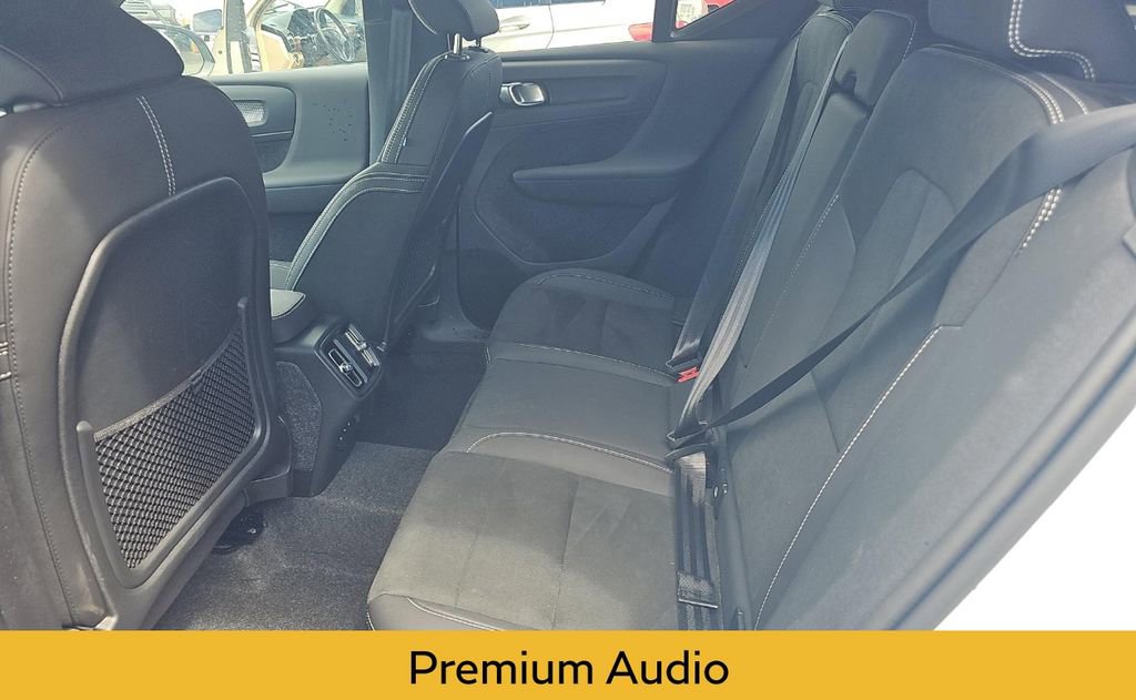 Used 2025 Volvo XC40 B5 Plus image 13