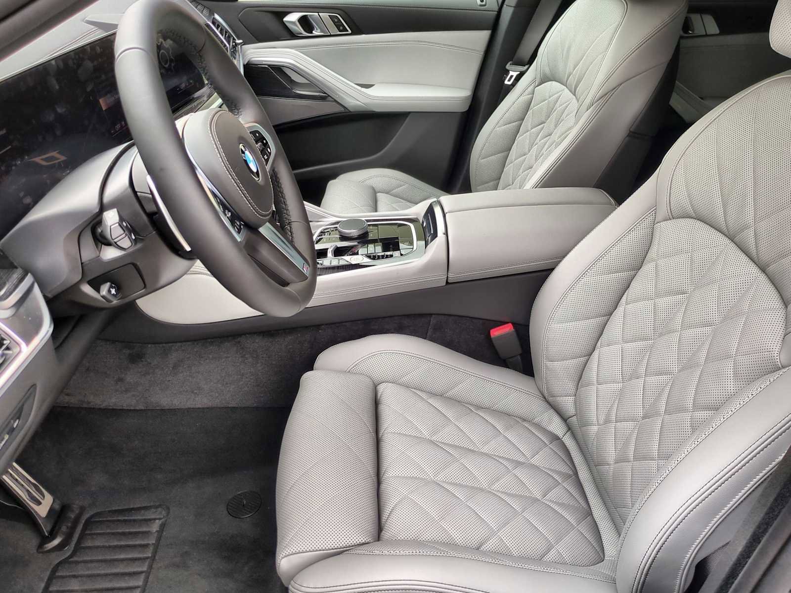 New 2026 BMW X6 xDrive40i w/ Climate Comfort Package image 16