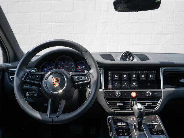 Certified 2026 Porsche Macan AWD/4WD image 22