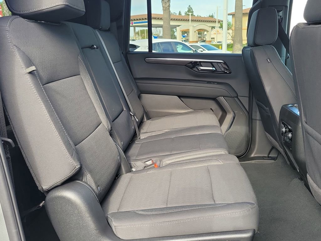 New 2026 Chevrolet Suburban LS image 18