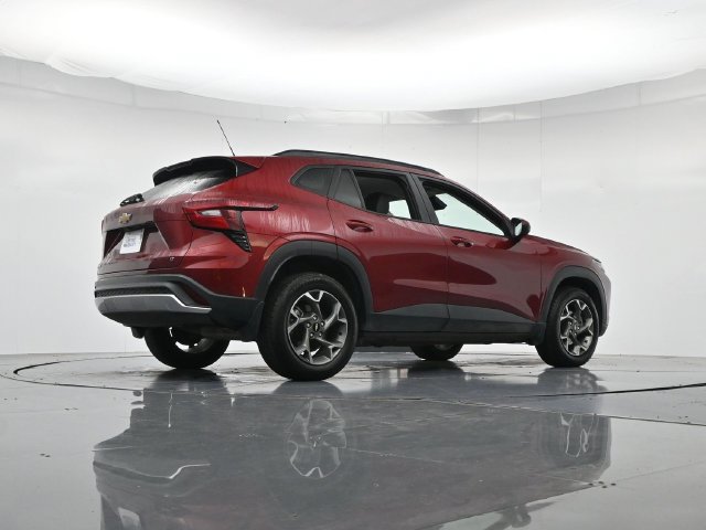 Used 2025 Chevrolet Trax LT w/ LT Convenience Package FWD image 34