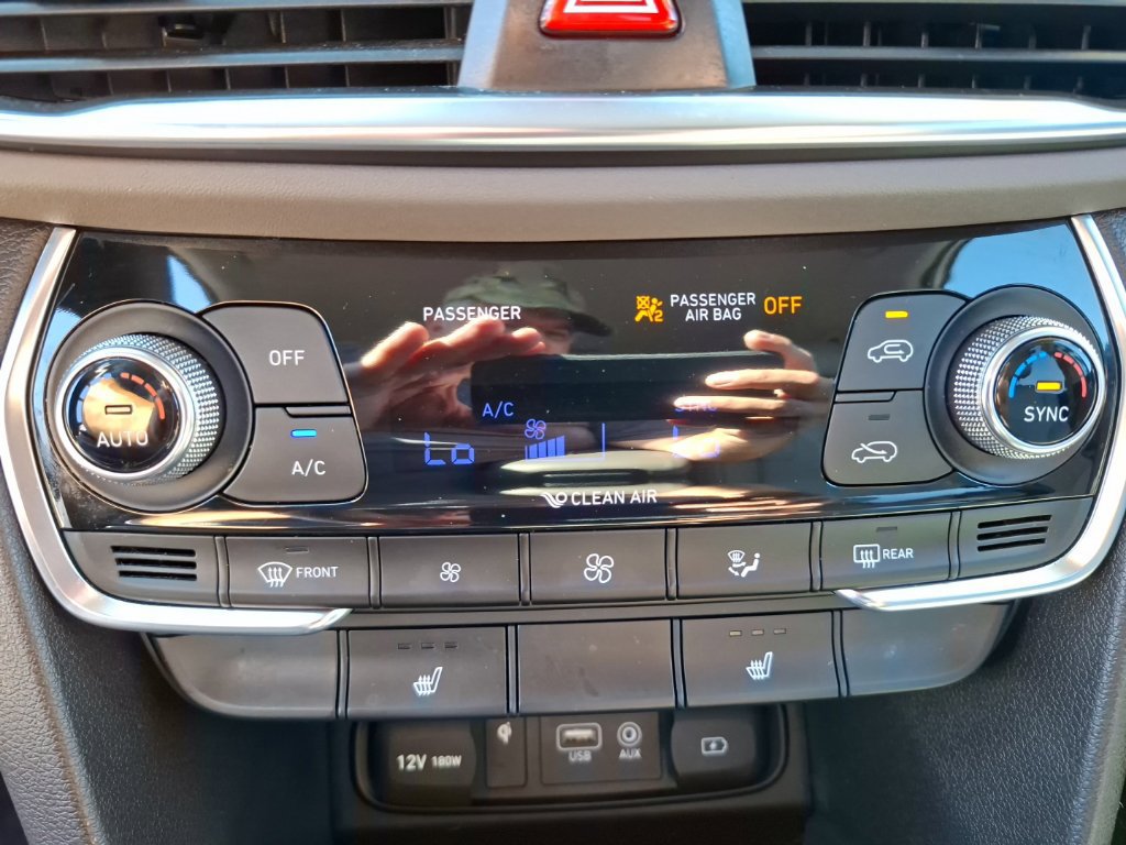 Used 2020 Hyundai Santa Fe SEL w/ Convenience Package FWD image 23