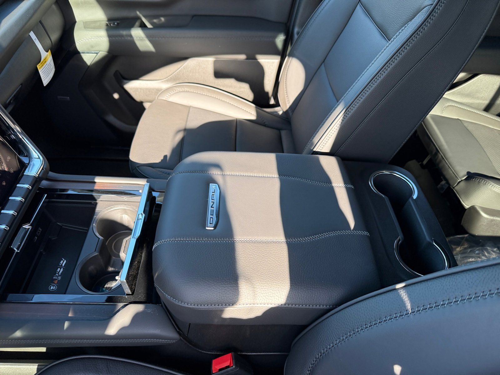 New 2026 GMC Yukon Denali w/ Denali Reserve Package image 14