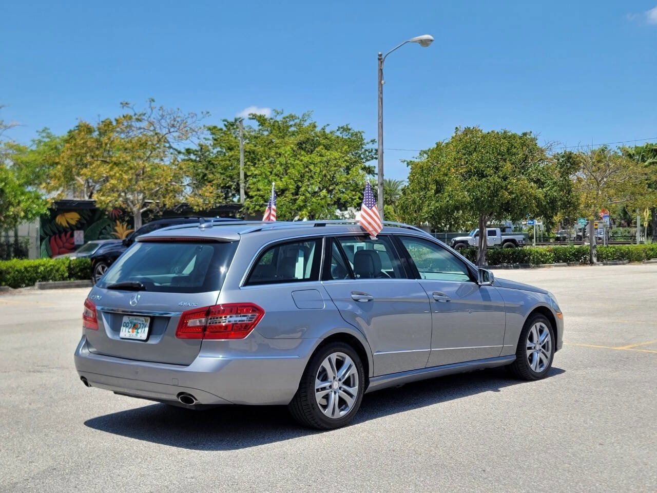 Used 2011 Mercedes-Benz E 350 4MATIC Wagon image 6