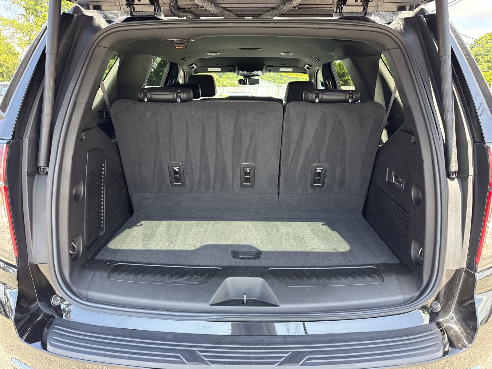 Used 2023 Chevrolet Tahoe LT w/ Luxury Package RWD image 38