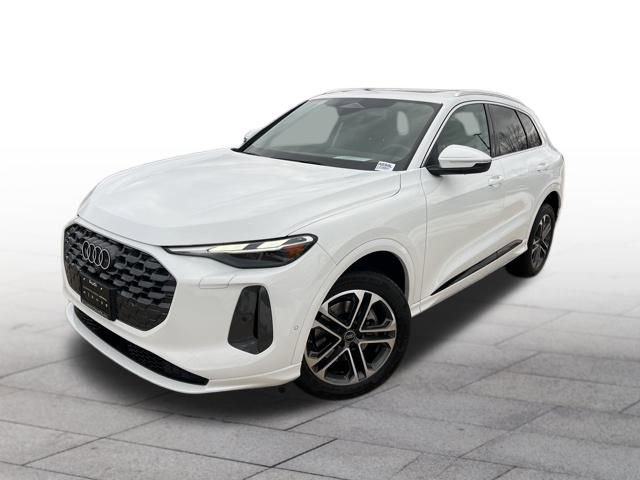 Used 2025 Audi Q5 Premium w/ Convenience Package image 3