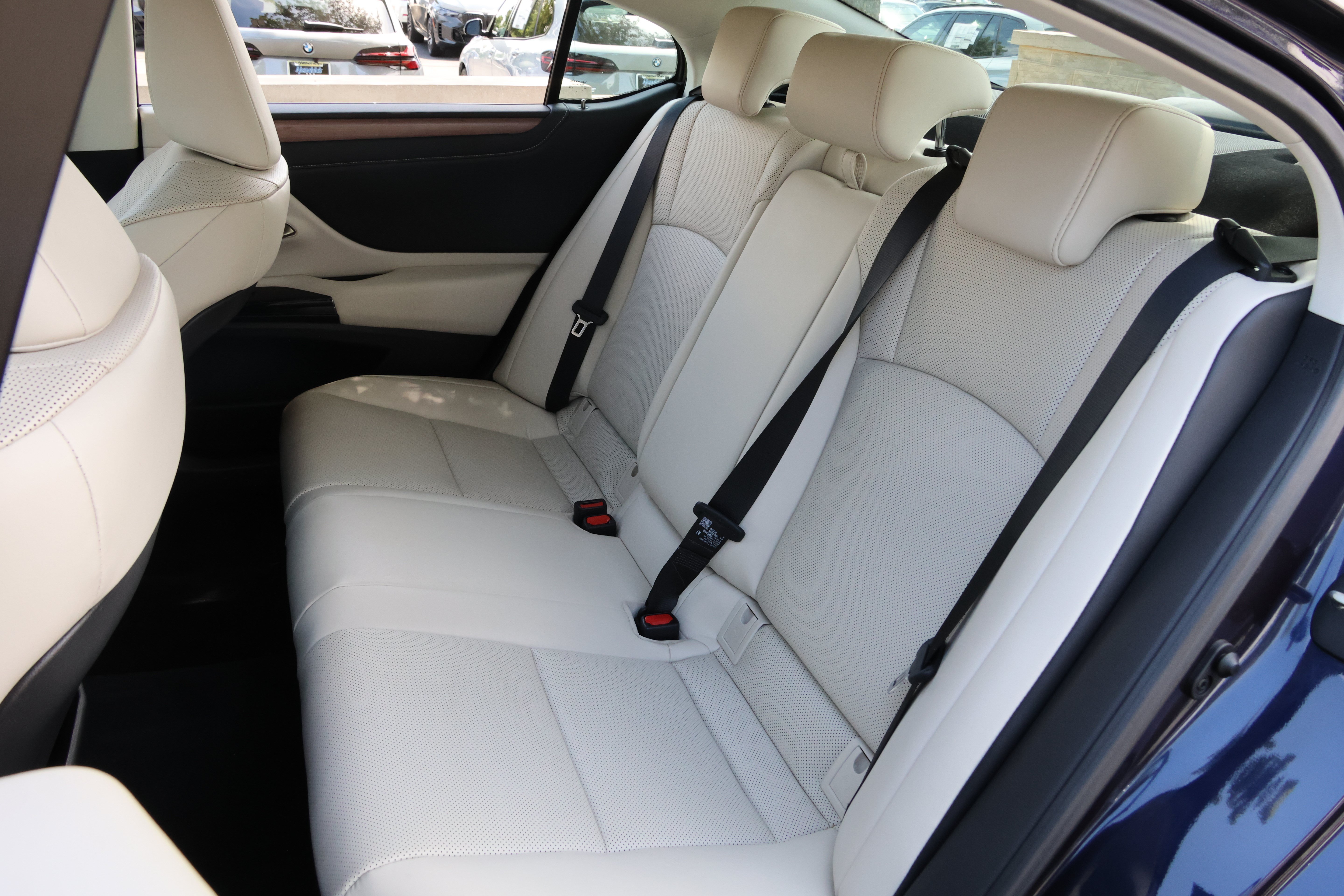 Used 2025 Lexus ES 300h w/ Premium Package FWD image 34