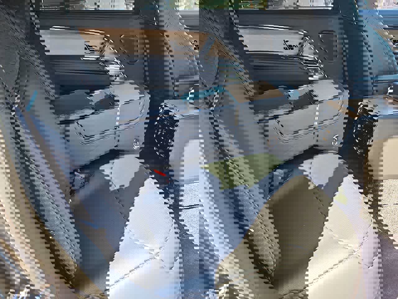 New 2026 Land Rover Range Rover SV image 18