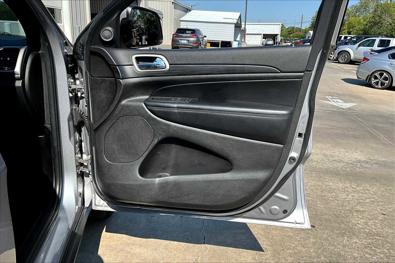 Used 2021 Jeep Grand Cherokee Laredo image 20