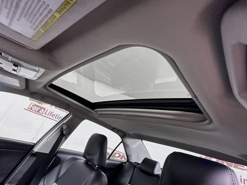 Used 2014 Toyota Camry SE FWD image 8
