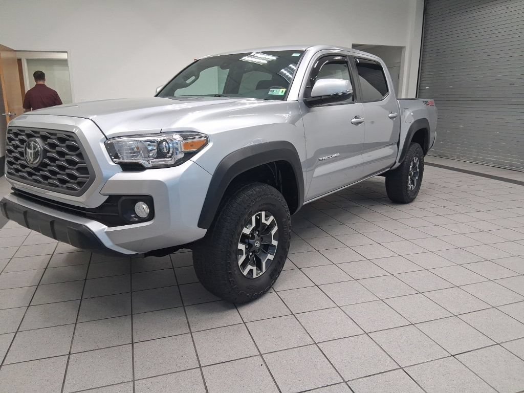 Used 2023 Toyota Tacoma TRD Off-Road w/ Technology Package AWD/4WD image 4