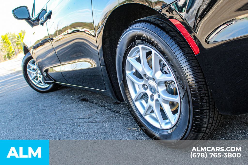 Used 2024 Chrysler Pacifica Touring-L image 15