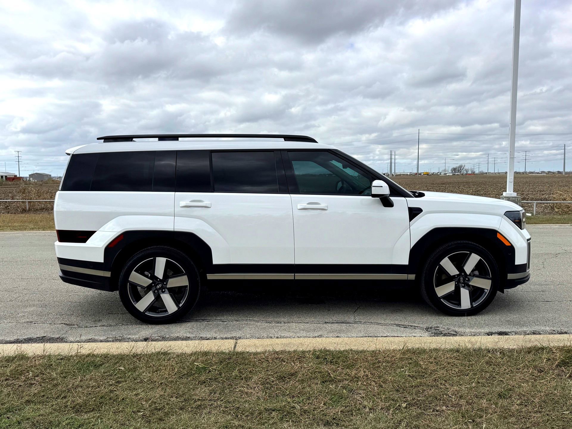 Used 2025 Hyundai Santa Fe Limited image 5