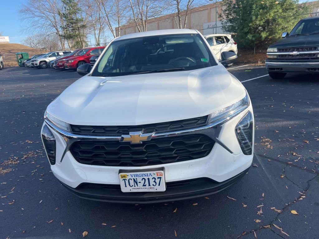 Used 2025 Chevrolet Trax LS image 2