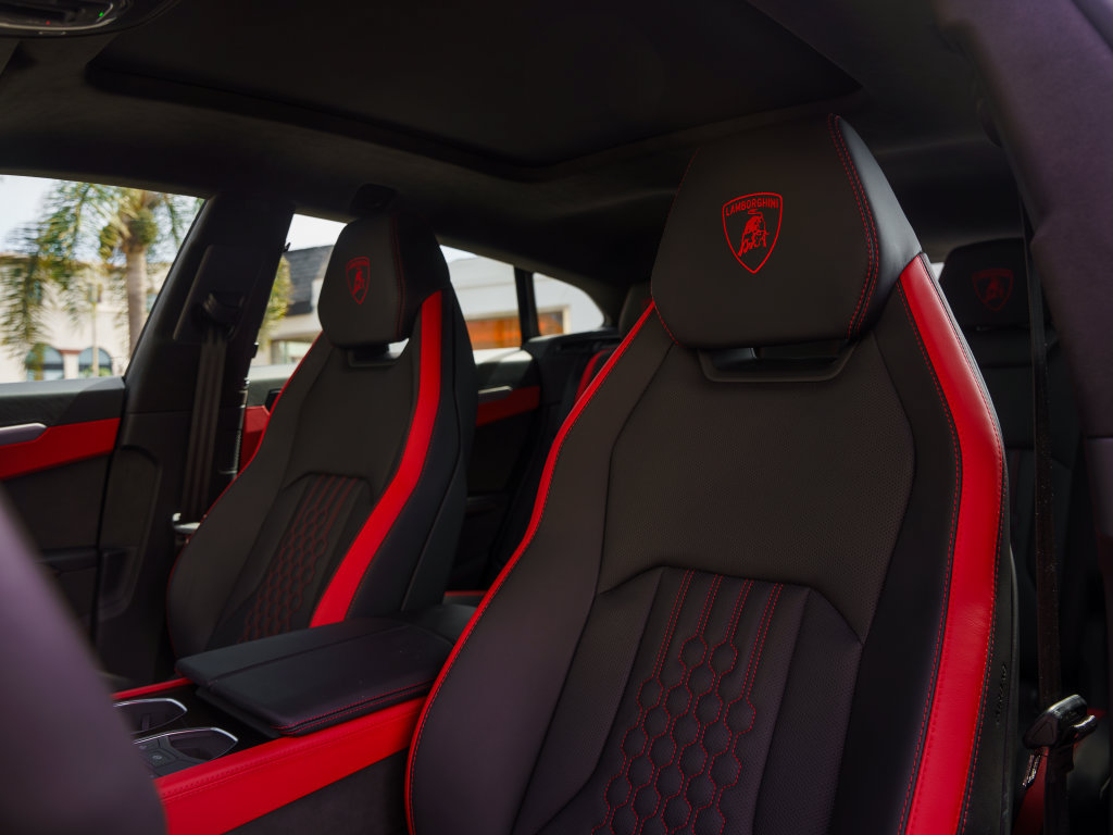 Used 2025 Lamborghini Urus SE AWD/4WD image 18