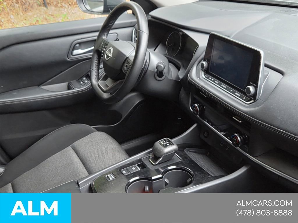 Used 2025 Nissan Rogue SV FWD image 8