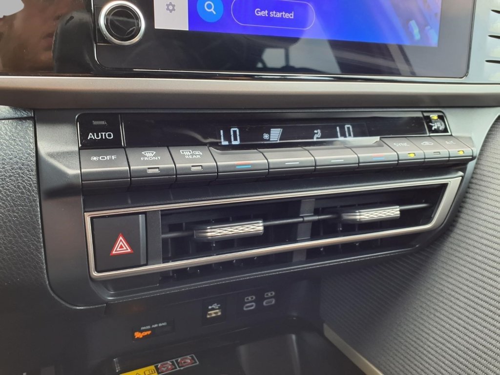 Used 2025 Toyota Camry SE FWD image 9