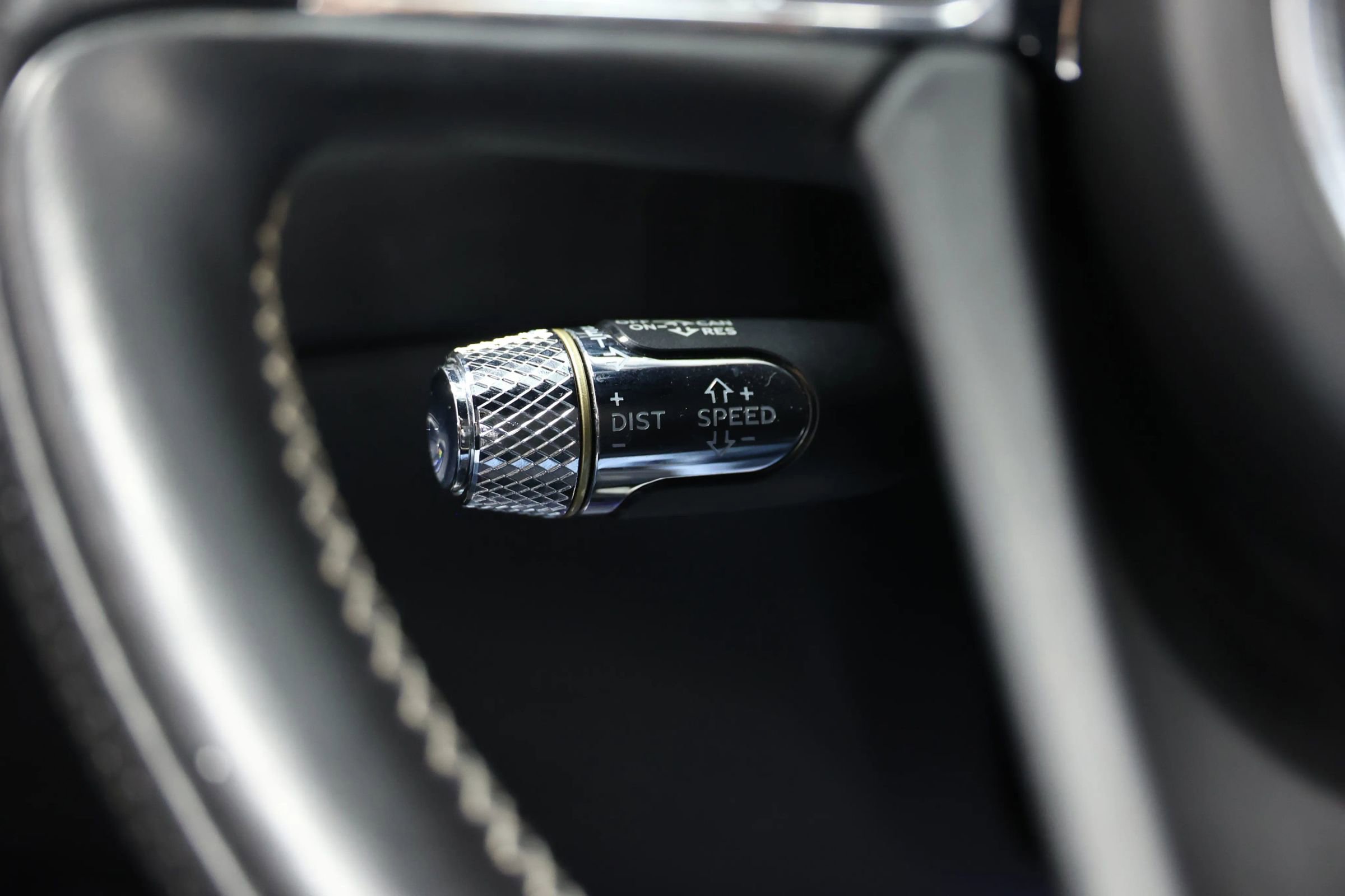 Used 2020 Bentley Flying Spur W12 image 31