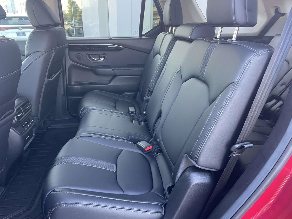 Used 2025 Honda Pilot EX-L image 12