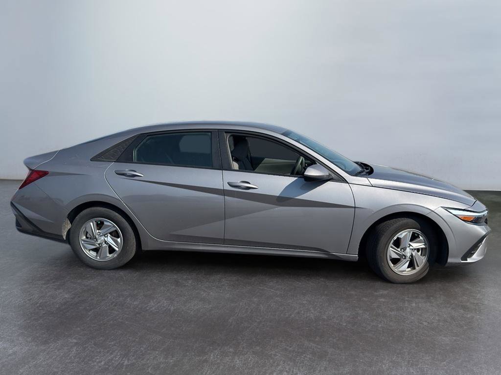 Used 2024 Hyundai Elantra SE image 4