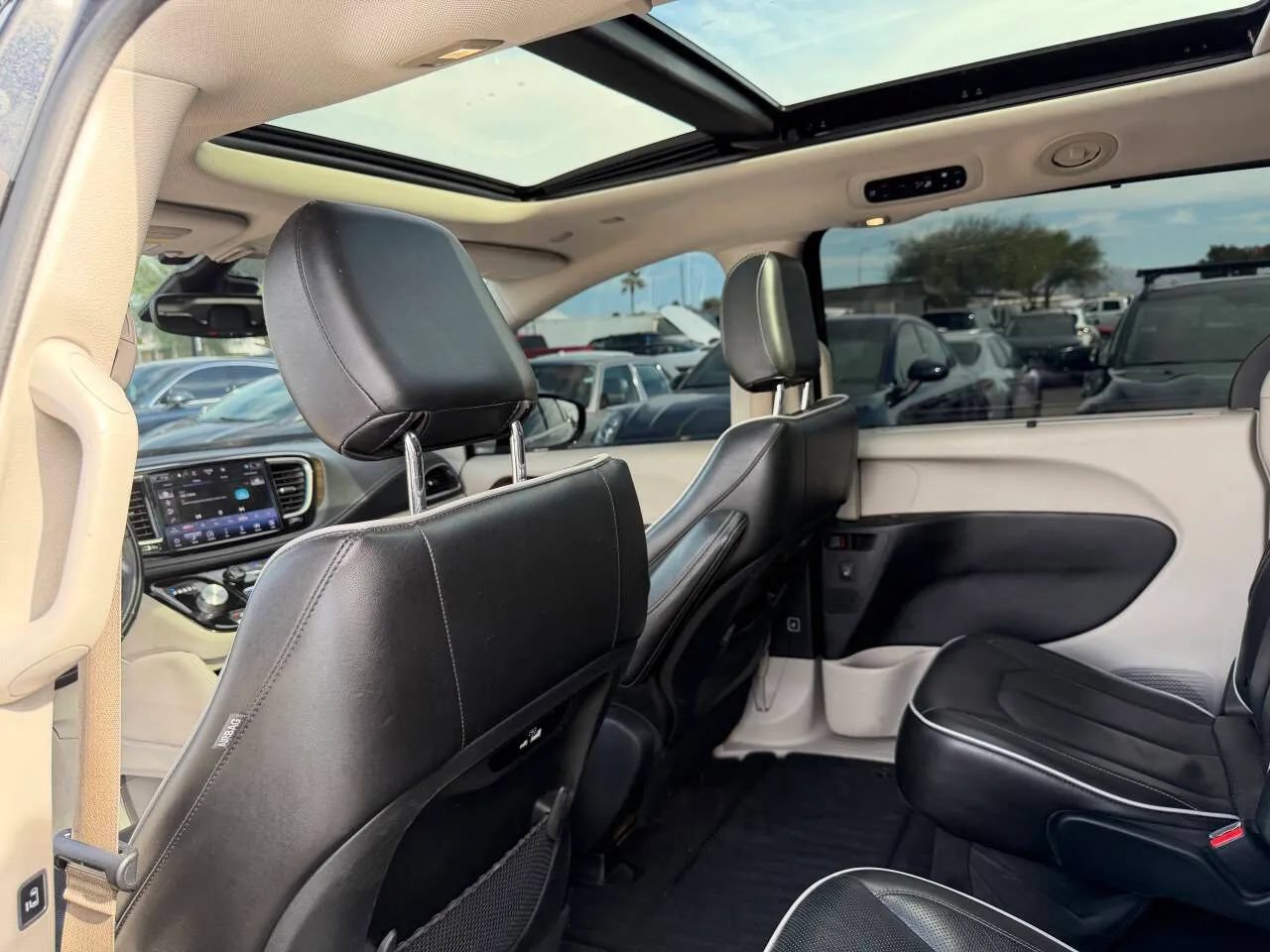 Used 2022 Chrysler Pacifica Limited FWD image 22