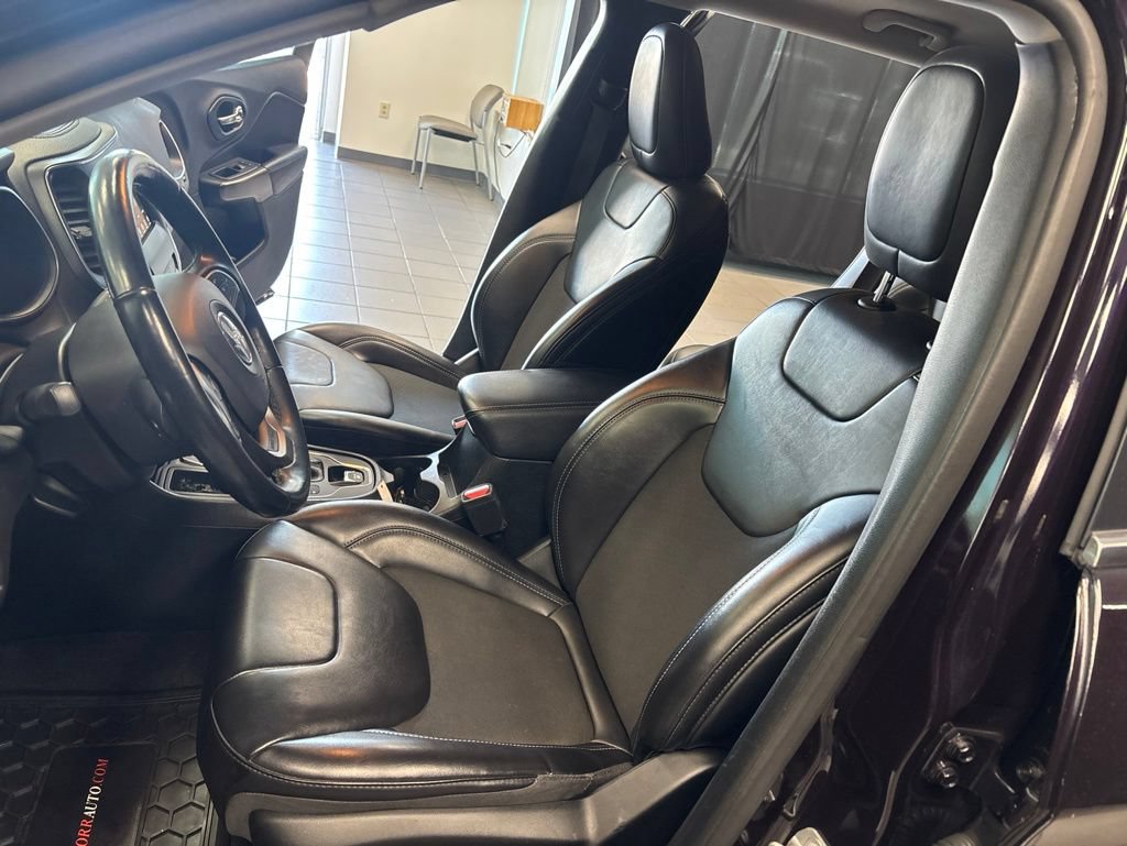 Used 2021 Jeep Cherokee Latitude Plus FWD image 22