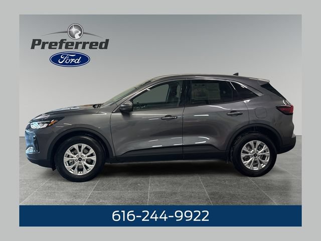 Used 2023 Ford Escape Active w/ Tech Pack #2 AWD/4WD image 1