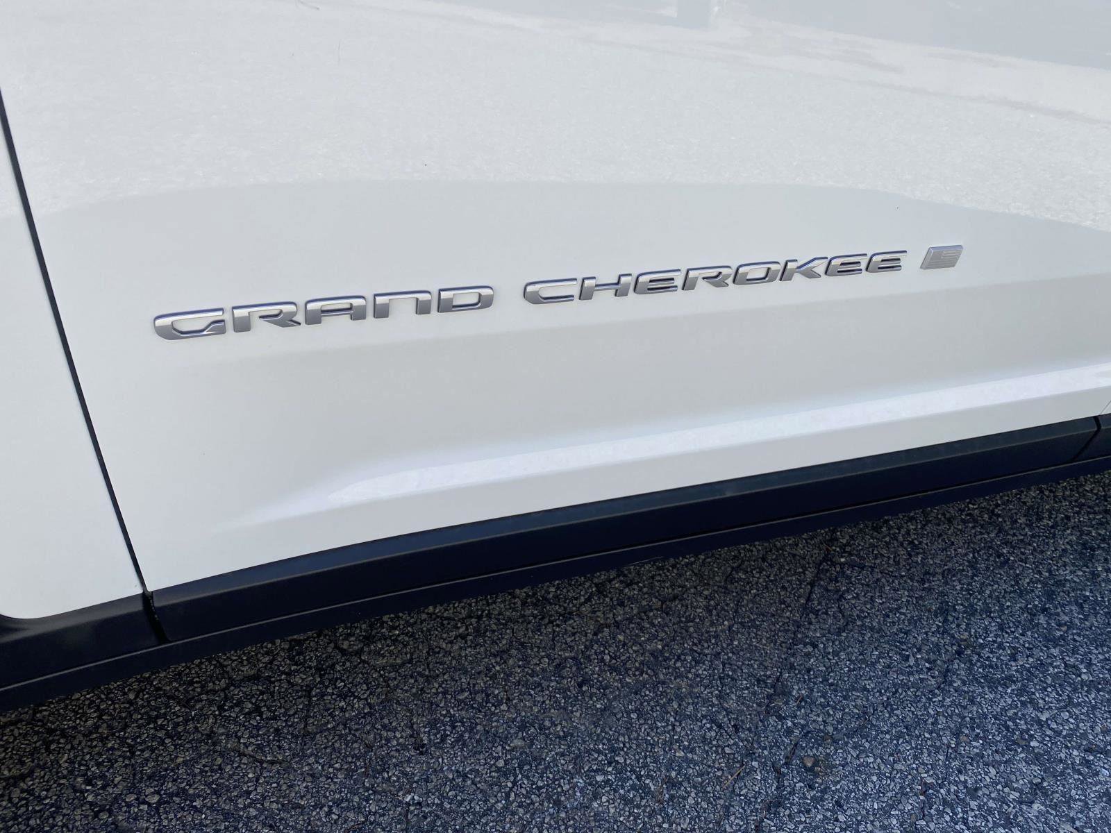 New 2025 Jeep Grand Cherokee L Laredo w/ Luxury Tech Group I image 14