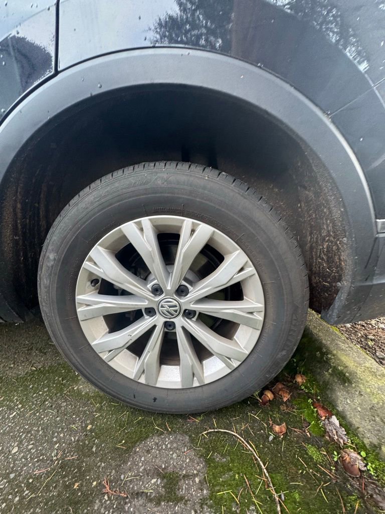 Used 2018 Volkswagen Tiguan SE w/ Panoramic Sunroof Package image 8