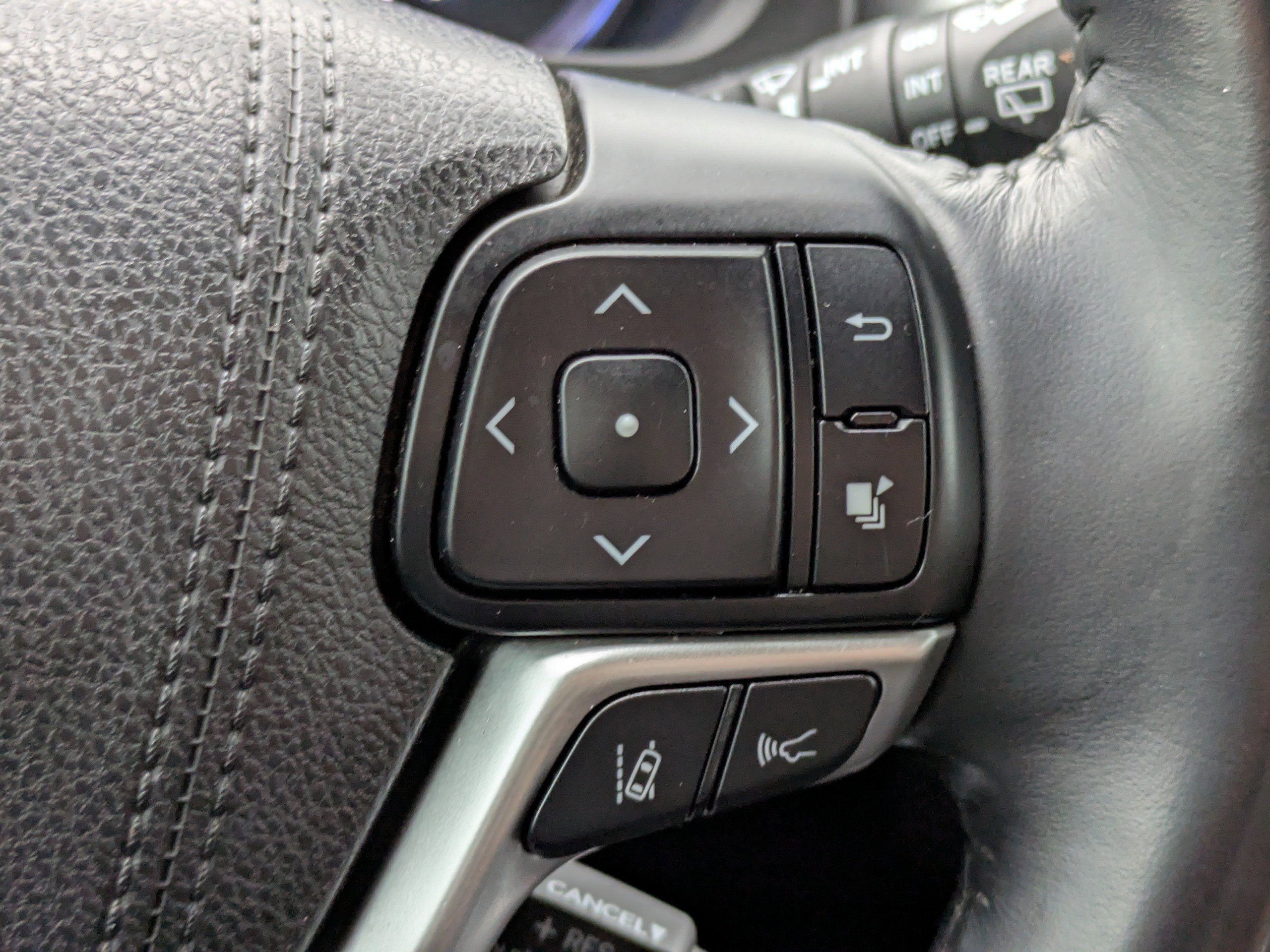 Used 2017 Toyota Highlander Limited image 34