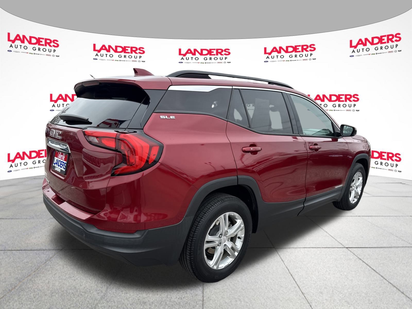 Used 2019 GMC Terrain SLE w/ Driver Convenience Package image 3