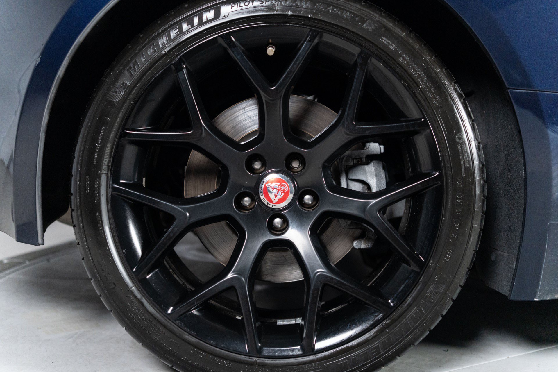 Used 2018 Jaguar F-TYPE Coupe RWD image 25