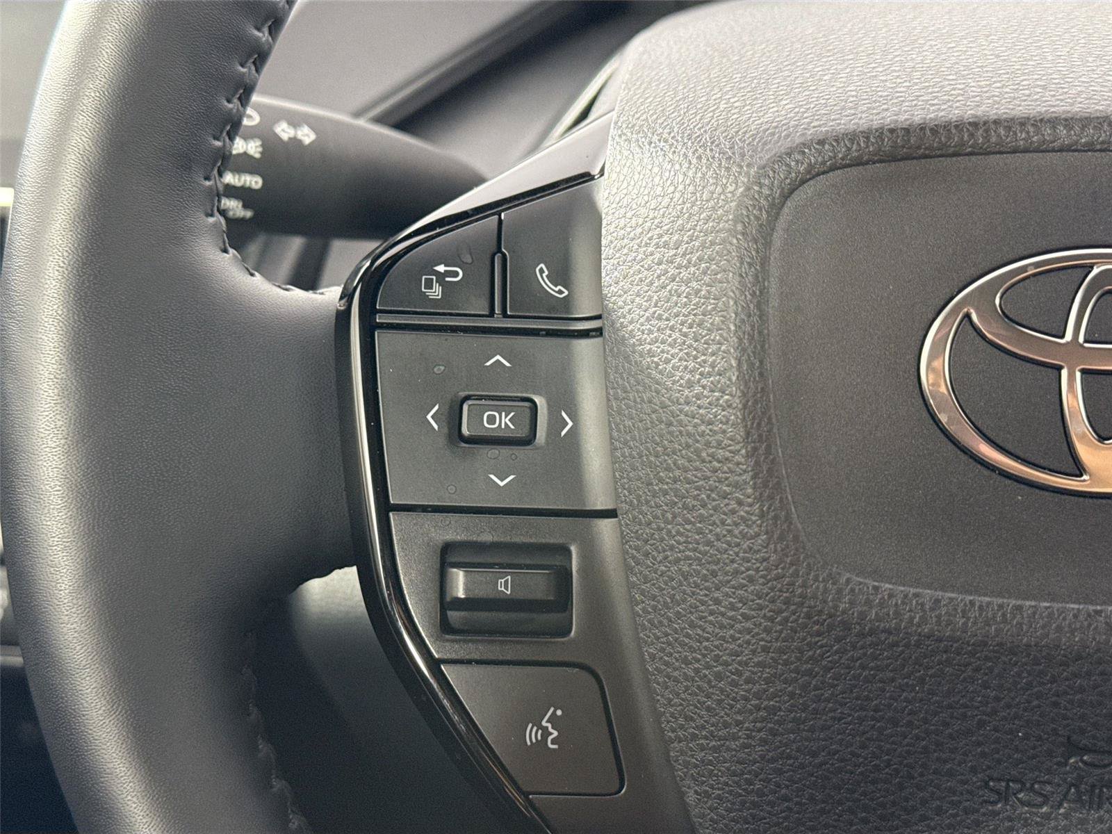 Certified 2025 Toyota Prius XLE FWD image 18