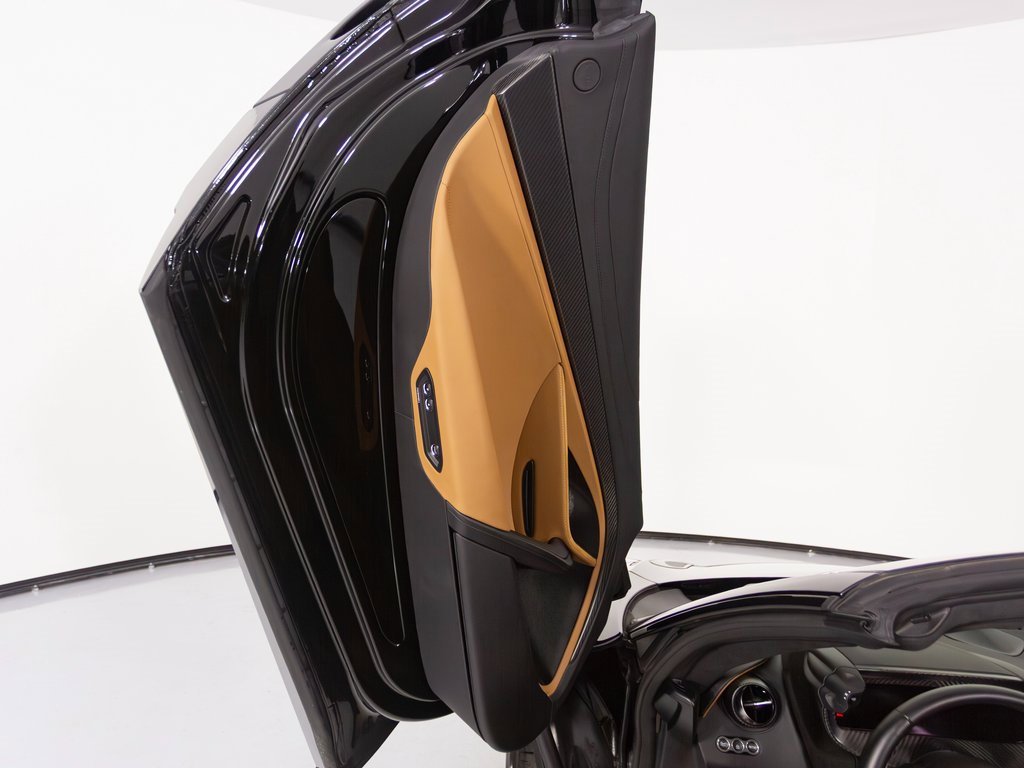 Used 2024 McLaren 750S Spider image 11