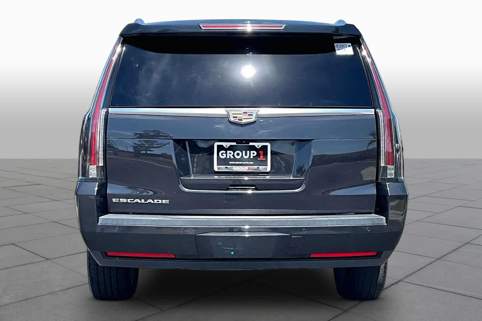 Used 2019 Cadillac Escalade ESV Luxury AWD/4WD image 5