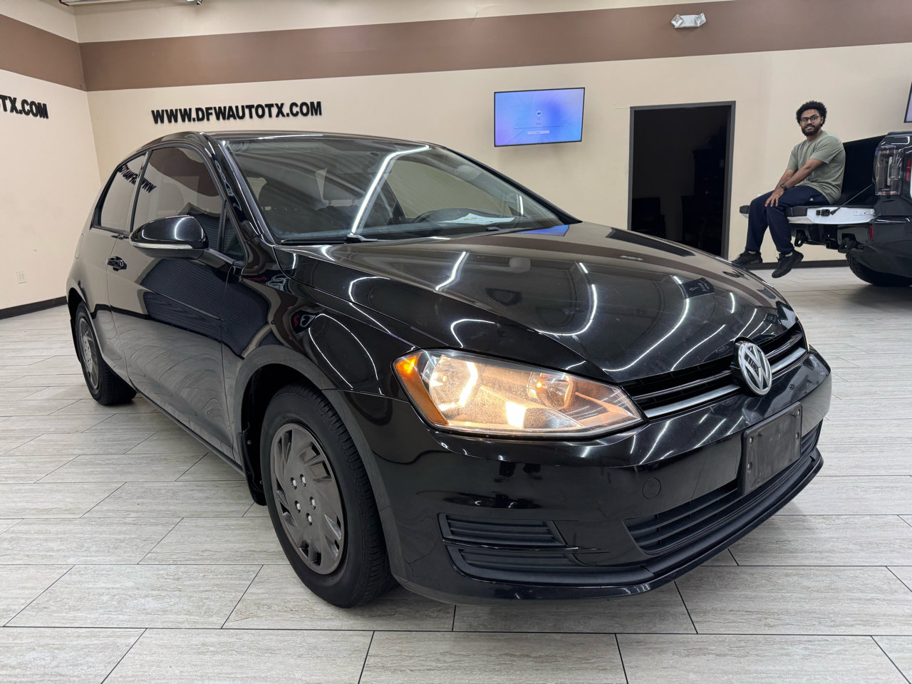 Used 2015 Volkswagen Golf S image 5