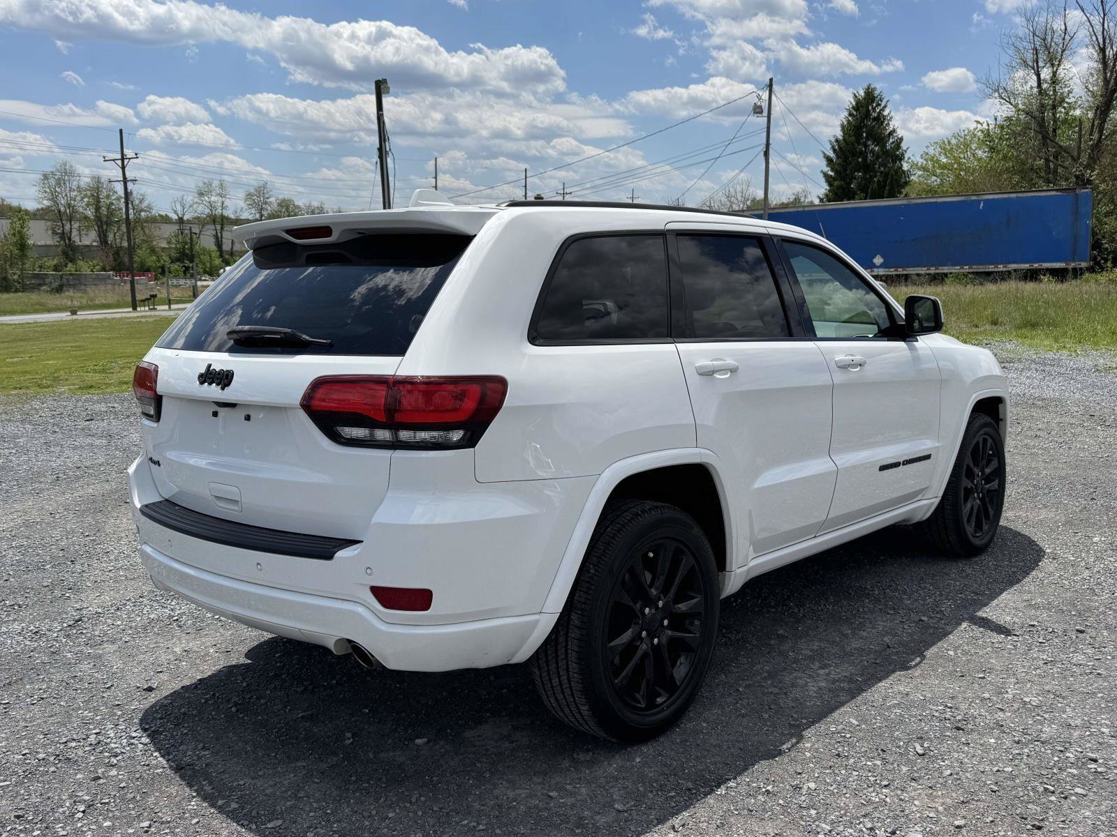 Used 2020 Jeep Grand Cherokee Altitude AWD/4WD image 22