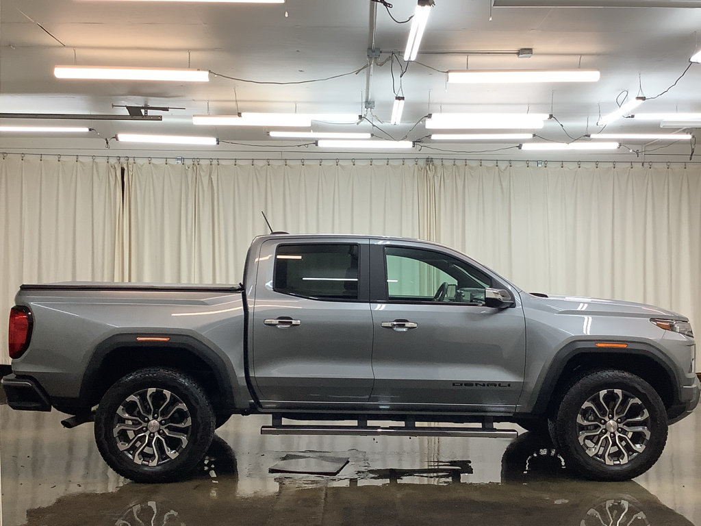 Used 2025 GMC Canyon Denali AWD/4WD image 4