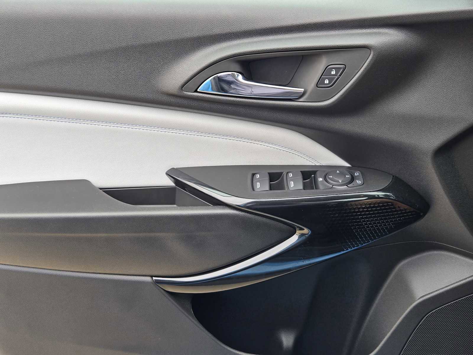 New 2025 Chevrolet Trax LT w/ Driver Confidence Package image 17